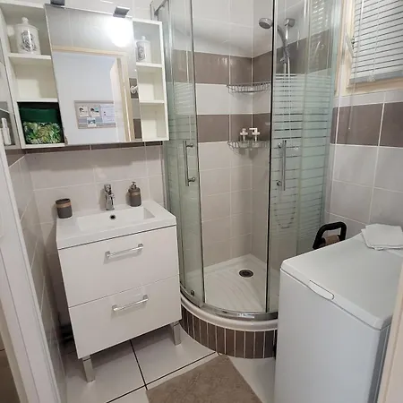 T1 Climatise Avec Terrasse & Acces Piscine * Le Lavandou