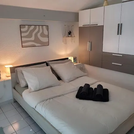 Apartament T1 Climatise Avec Terrasse & Acces Piscine *