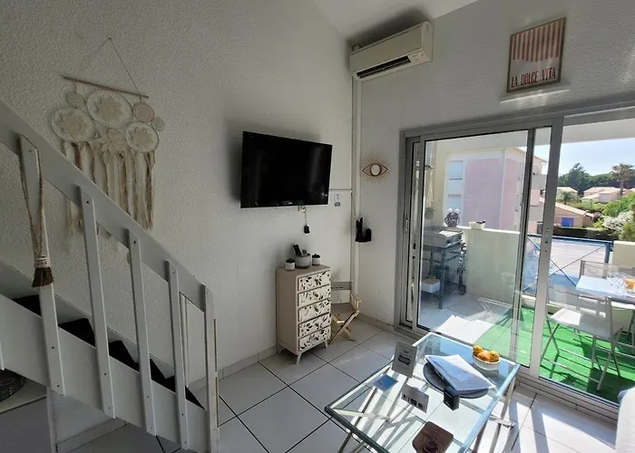 T1 Climatise Avec Terrasse & Acces Piscine *